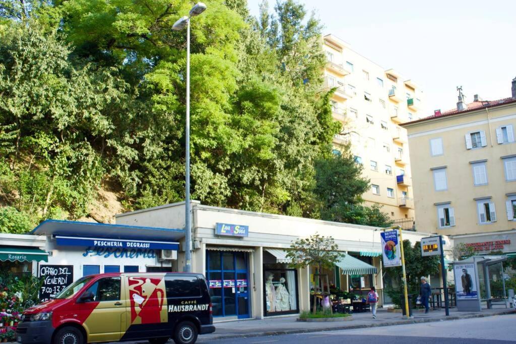 Casa Vacanze La Cartolina Trieste Bagian luar foto